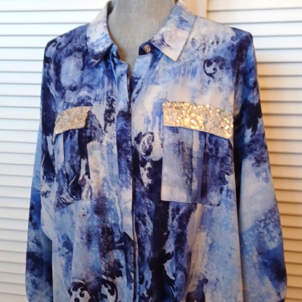 Chicos Ladies Navy Blue Print Hi-low LS Blouse Sequin accents Size 3 XL NWOT